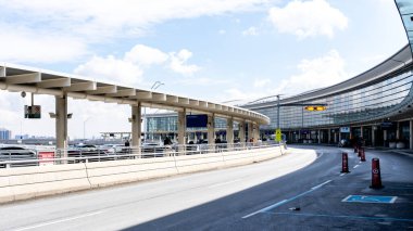 Toronto, Kanada - 19 Mart 2019: Toronto Pearson Havaalanı dış görünümü, Kanada. Pearson Kanada 'daki en büyük ve en yoğun havaalanıdır..