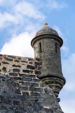 San Juan, Porto Riko 'daki Castillo San Cristobal Kalesi' nin gözetleme kulesini kapatın.