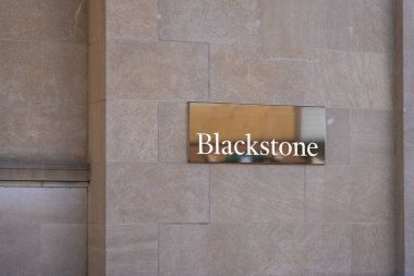 6 Kasım 2023 'te Wayne, Pennsylvania, ABD' deki ofis binasında Blackstone imzası. Blackstone Inc., Amerikalı alternatif yatırım yönetim şirketi..