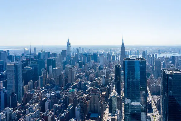Bu fotoğraf nefes kesen Manhattan siluetini Vanderbilt 'in görüş açısından yakalıyor..
