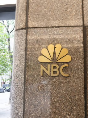 New York, New York, ABD - 21 Ağustos 2022: NBC (National Broadcasting Company), New York, New York, ABD merkezli şirket logosu. NBC, Amerikan televizyon ve radyo kanalıdır..