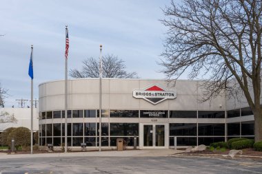 Briggs ve Stratton şirket karargahı Wauwatosa, WI, ABD - 3 Mayıs 2023. Briggs ve Stratton Şirketi, Amerikalı bir benzin motoru üreticisi..