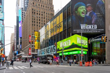 New York City, ABD - 17 Ağustos 2022: The Paramount Global, eski adıyla ViacomCBS genel merkezi 17 Ağustos 2022 Çarşamba günü New York 'ta One Astor Plaza' da Times Meydanı 'nda.