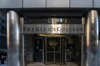 New York City, ABD - 19 Ağustos 2022: Girişteki King 's College tabelası New York' ta görüldü