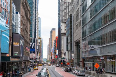 New York City, ABD - 17 Ağustos 2022: New York şehir merkezinin sokak manzarası, ABD.