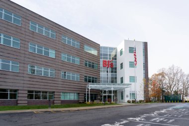 BJ 'in 10 Kasım 2023' te Marlborough, MA, ABD 'deki Campus Drive' daki genel merkezi. BJ 's Toptan Kulüp Holding, Amerika' da sadece üyeliğe açık bir depo kulübü zinciri..