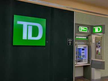 Thornhill, On, Kanada - 30 Nisan 2024 Thornhill, On, Kanada 'da bir alışveriş merkezinde bir TD banka şubesi.
