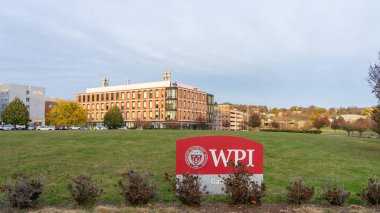 WPI (Worcester Politeknik Enstitüsü) 8 Kasım 2023 tarihinde Worcester, MA, ABD 'deki Gateway Park kompleksi. Worcester Politeknik Enstitüsü Worcester 'da özel bir araştırma üniversitesidir..              