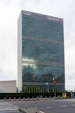 New York City, New York, ABD - 22 Ağustos 2022: Birleşmiş Milletler New York City, New York, ABD 'deki genel merkezi. Birleşmiş Milletler hükümetler arası bir örgüttür..
