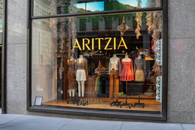New York City, ABD - 21 Ağustos 2022: New York 'ta bir Aritzia Giyim mağazası, ABD