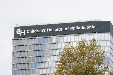 Philadelphia Çocuk Hastanesi (CHOP) doktorları ve idari ofis binası Philadelphia, Pennsylvania, ABD 'deki East Service Drive and Health Sciences Drive, 4 Kasım 2023.