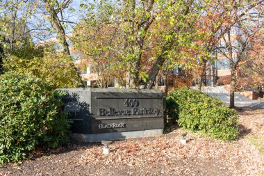 6 Kasım 2023 'te Wilmington, DE, ABD' deki Bellevue Pkwy 'deki Blackrock ofisinin önünde bir tabela. BlackRock, Inc. çok uluslu bir Amerikan yatırım şirketidir..