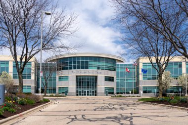 Madison, Wisconsin, ABD - 4 Mayıs 2023: First Business Bank Centre in Madison, Wisconsin, ABD.