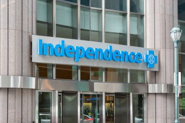 4 Kasım 2023 'te Philadelphia, Pennsylvania, ABD' deki Independence Blue Cross genel merkezinin giriş işareti. Independence Blue Cross bir Amerikan sağlık sigortacısı..