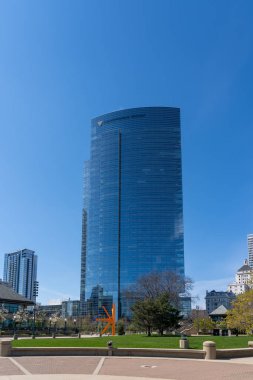 3 Mayıs 2023 'te Milwaukee, Wisconsin' deki Northwestern Ortak Merkezi. Northwestern Mutual, Amerika Birleşik Devletleri 'nin ortak finansal kuruluşudur..