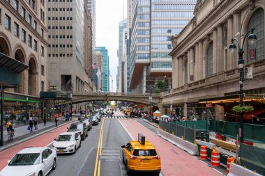 New York City, ABD - 17 Ağustos 2022: New York şehir merkezinin sokak manzarası, ABD.