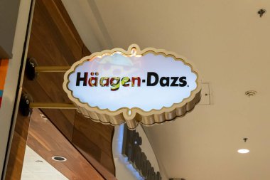 Bloomington, MN, ABD-5 Mayıs 2023: Bloomington, MN, ABD 'deki Mall of America' da Haagen-Dazs imzası yakın çekim. Haagen-Dazs bir Amerikan dondurma markası..