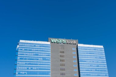 WSFS bankası 5 Kasım 2023 'te Wilmington, Delaware, ABD' deki genel merkez binasında imza atmış. WSFS Bankası bir Amerikan federal tasarruf bankasıdır..