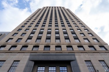 St Paul, Minnesota, ABD - 5 Mayıs 2023: First National Bank Building 'in işareti St Paul, Minnesota, ABD' de görüldü. First National Bank Binası Saint Paul şehir merkezinde bir gökdelendir..