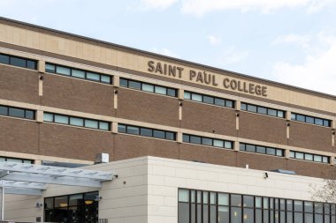 Saint Paul, Minnesota, ABD - 5 Mayıs 2023: Saint Paul Koleji, Minnesota, ABD. Saint Paul Üniversitesi bir kamu kurumudur.