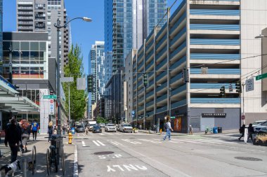 Seattle, Washington, ABD - 15 Haziran 2023: Union Caddesi ve 2. Cadde kavşağının kesiştiği Seattle, Washington, ABD.