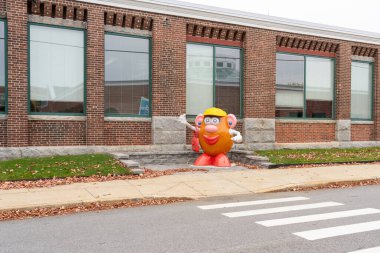 Hasbro 'nun merkezi Pawtucket, Rhode Island, ABD' de, 10 Kasım 2023 tarihinde. Hasbro, Inc., oyuncaklar ve oyunlar üreten çok uluslu bir Amerikan holdingi..