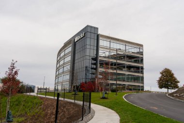 Waltham, MA, ABD 'deki Rocket Global merkez binası, 10 Kasım 2023. Rocket Software, Amerika Birleşik Devletleri 'nde özel olarak işletilen yazılım geliştirme şirketidir..