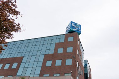 Hasbro 'nun merkezi Pawtucket, Rhode Island, ABD' de, 10 Kasım 2023 tarihinde. Hasbro, Inc., oyuncaklar ve oyunlar üreten çok uluslu bir Amerikan holdingi..