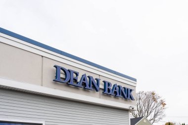 Dean Bank 'ın Bellingham, MA, ABD' deki 411 Pulaski Bulvarı 'ndaki şubesi, 10 Kasım 2023.