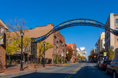 Delaware Tarih Toplumu, 5 Kasım 2023 'te ABD' nin Delaware şehrinde, Wilmington, Delaware 'de pazar caddesine yayılan kemer.