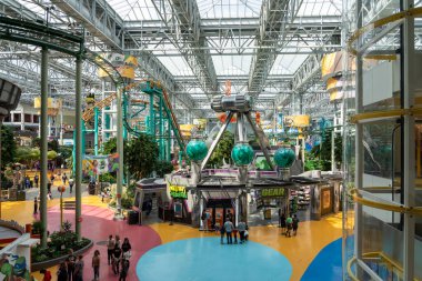 Bloomington, MN, ABD-5 Mayıs 2023: Mall of America, Bloomington, MN, ABD 'deki Nickelodeon Universe kapalı alan tema parkı.