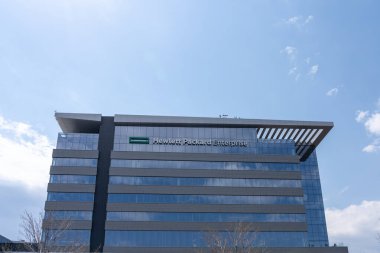 5 Mayıs 2023 tarihinde ABD 'nin Minneapolis kentindeki MOA West Tower' daki Hewlett Packard Enterprise (HPE) ofisi. HPE, çok uluslu bir bilgi teknolojisi şirketidir..
