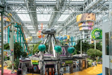 Bloomington, MN, ABD-5 Mayıs 2023: Mall of America, Bloomington, MN, ABD 'deki Nickelodeon Universe kapalı alan tema parkı.