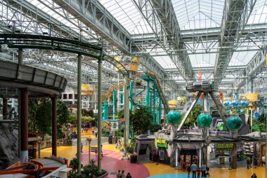 Bloomington, MN, ABD-5 Mayıs 2023: Mall of America, Bloomington, MN, ABD 'deki Nickelodeon Universe kapalı alan tema parkı.