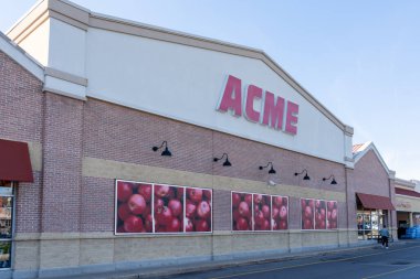 Wayne, Pennsylvania, ABD - 6 Kasım 2023: Wayne, Pennsylvania, ABD 'de 700 W Lancaster Bulvarı' ndaki ACME Pazarları. Acme Market Şirketi bir süpermarket zinciri..