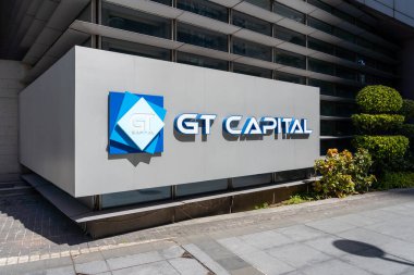 Makati City, Filipinler - 1 Şubat 2025: GT Capital logosu ve imzası Makati City, Filipinler 'deki şirket genel merkezinde. GT Capital Holding büyük bir Filipin holdingi..