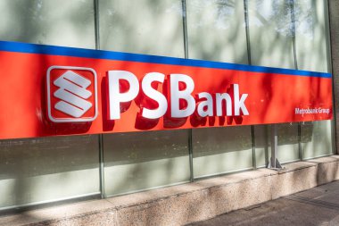 Makati Şehri, Filipinler - 1 Şubat 2025: Filipin Tasarruf Bankası logosu ve imzası Filipinler 'in Makati şehrindeki PS Bank Center' da.