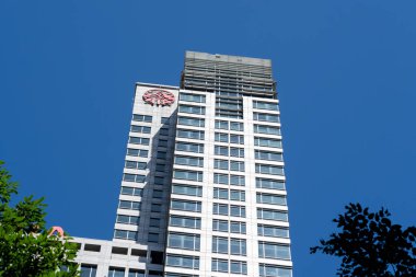 Makati City, Filipinler - 1 Şubat 2025: Makati City, Filipinler 'deki AIA Tower. AIA Tower, Philam Emlak Şirketi 'ne ait bir ofis gökdelenidir..