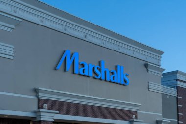 Pearland, TX, ABD - 12 Nisan 2024: Pearland, TX, ABD 'de bir Marshalls mağazası. Marshalls, TJX şirketlerinin sahip olduğu, indirimli satış mağazaları zinciri..