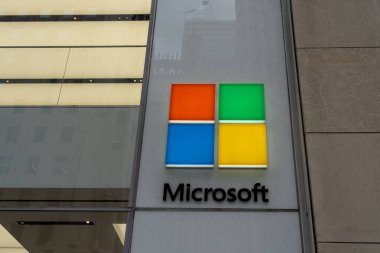 New York City, New York, ABD - 18 Ağustos 2022: Microsoft logo tabelası. New York City, ABD.