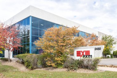 Mississauga, Ontario, Kanada - 20 Ekim 2018: Mississauga, Ontario 'da EXM İmalat Ltd. İşareti. EXM, özel koruma alanları konusunda uzmanlaşmış Kanadalı bir şirket..