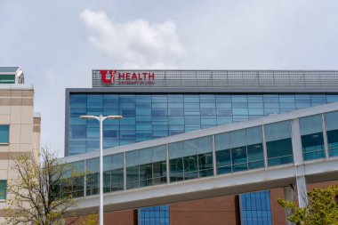 Salt Lake City, Utah, ABD - 12 Mayıs 2023: Salt Lake City, Utah, ABD 'deki Utah Üniversitesi. Utah Üniversitesi bir araştırma ve öğretim hastanesidir..