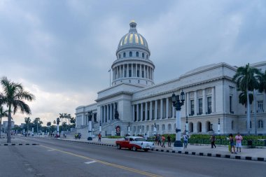 Havana, Küba - 9 Eylül 2024: Havana, Küba 'da 9 Eylül 2024' te Küba Ulusal Kongre Binası. Küba Ulusal Meclisi Havana 'da halka açık bir binadır.