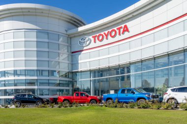 Markham, Ontario, Kanada - 30 Ekim 2018: Toyota 'nın Don Valley North galerisindeki girişi, Markham, Ontario' daki yeni ve kullanılmış bir Toyota perakende ve servis merkezi.