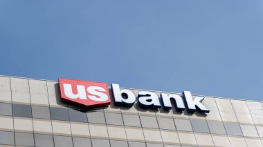 ABD 'nin Utah eyaletindeki Salt Lake City şubelerinden birinin üzerindeki ABD Bankası tabelasını kapatın. ABD Bankası bir Amerikan bankacılık kurumudur..