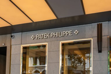Auckland, Yeni Zelanda - 1 Şubat 2024: Auckland, Yeni Zelanda 'da bir Patek Philippe mağazası. Patek Philippe SA, İsviçreli lüks saat ve saat üreticisi..