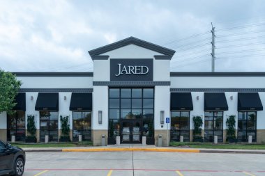 Pearland, Teksas, ABD - 15 Nisan 2024: Pearland, Teksas, ABD 'deki Jared Mücevher Galerisi. Jared 1924 'ten beri Amerika' nın elmas dükkanı..