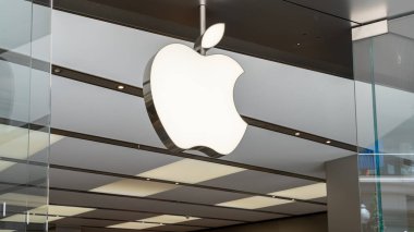 Salt Lake City, Utah, ABD - 15 Mayıs 2023: Apple mağaza logosu kapatılıyor. Salt Lake City, Utah, ABD. Apple Inc., Amerikan çok uluslu bir teknoloji şirketidir..