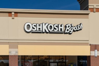 Pearland, TX, ABD - 12 Nisan 2024: OshKosh B 'gosh mağaza tabelası kapatıldı. Pearland, TX, ABD. OshKosh B 'gosh bir Amerikan çocuk giyim şirketi..