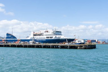 Wellington, Yeni Zelanda - 11 Şubat 2024: Bluebridge Cook Boğazı Feribot Wellington Terminali, Wellington, Yeni Zelanda. Bluebridge Feribotları Wellington ve Picton arasında seyahat eder..